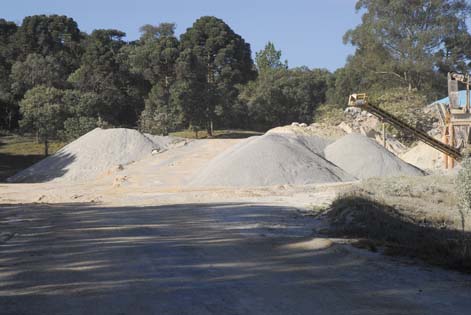 Pedrisco com rejeito (terra)